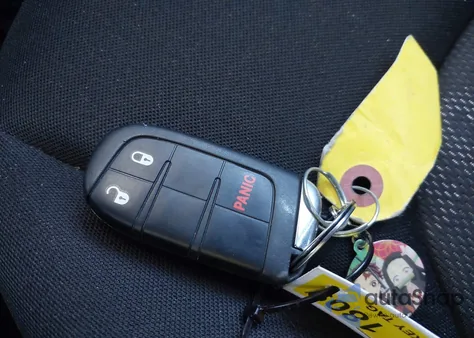 2017 Jeep Renegade Latitude 4X4 z USA, uszkodzony, nr VIN ZACCJBBB9HPF06419